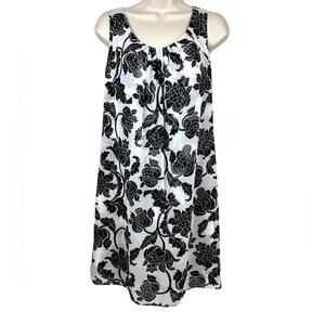 WHBM Shift Dress Floral Print in Black and White Size 6